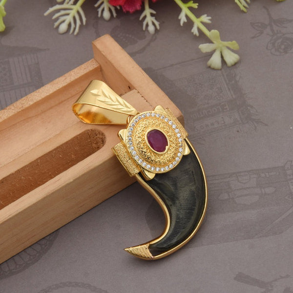 Glamorous Design Gold Plated Artificial Lion Nail Pendant for Men - Style B593