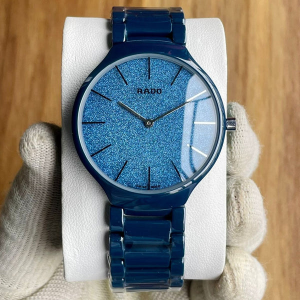 Amazing sleek and stylish Ceramica watch