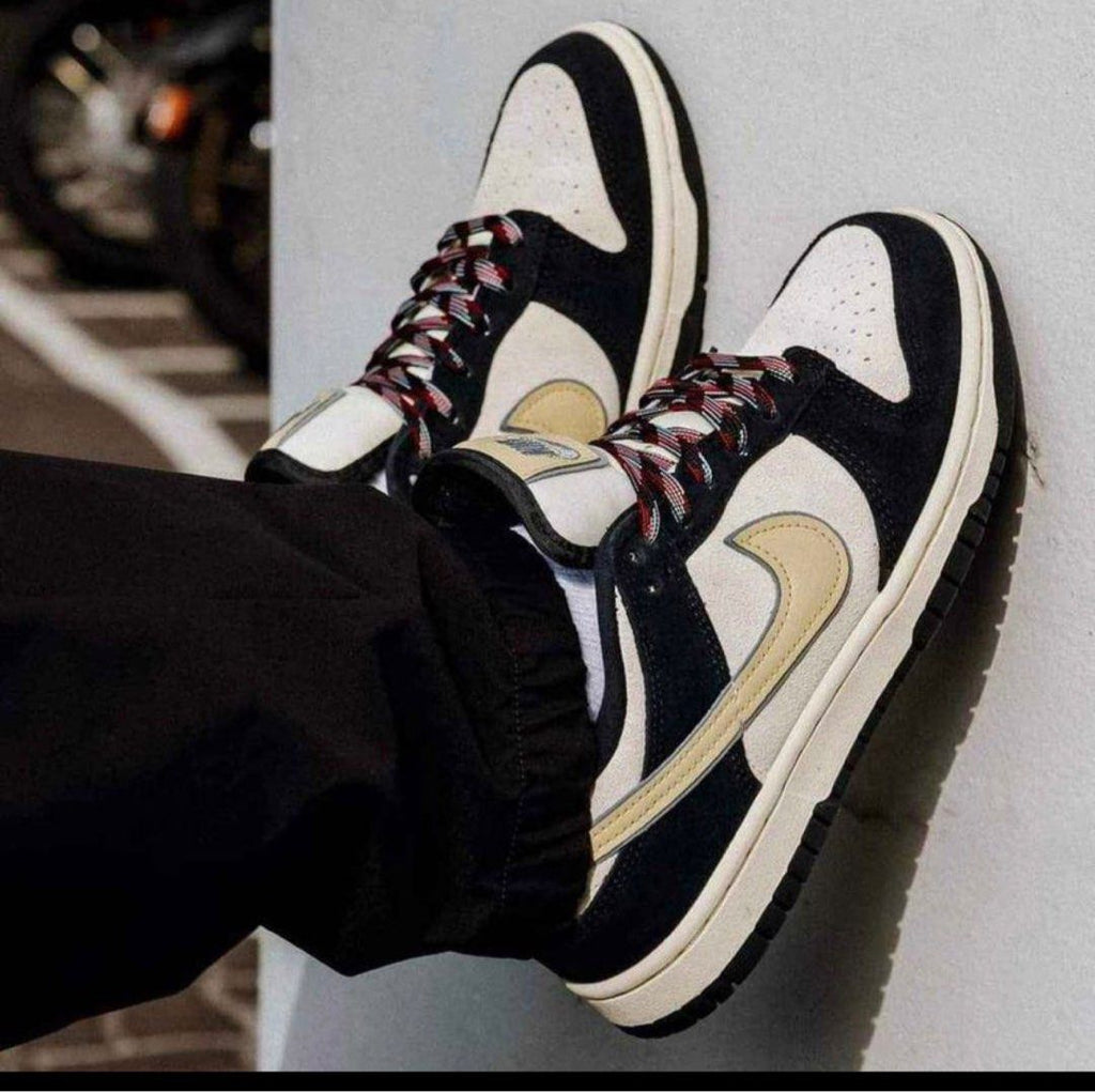 SB Dunk Premium Shoes - Timecraze