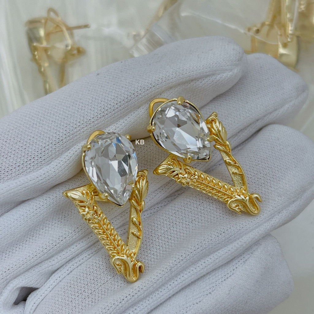 Virtus Crystal Stud Earrings - Timecraze