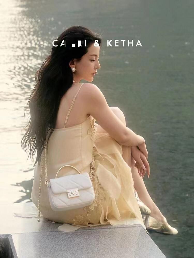 C&K boxy hand bag