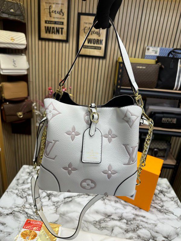 Lv monogram bag